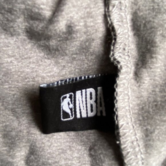 NWT NBA Mens Gray Spell Out Word/Logo Long Sleeve Crew Neck T Shirt Size Large L - Picture 12 of 15